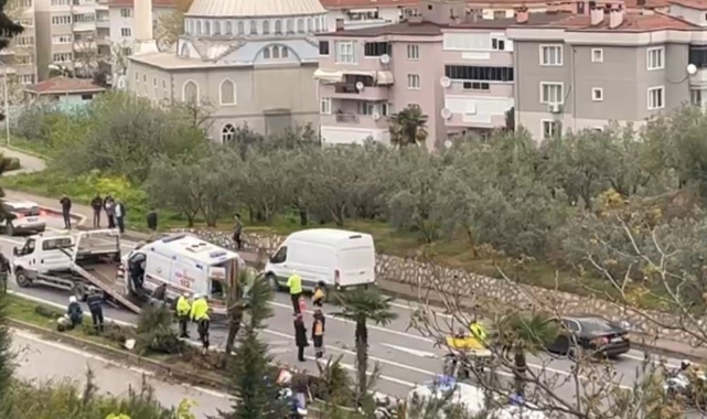 Bursa’da vakayı hastaneye yetiştirmeye çalışan ambulans takla attı