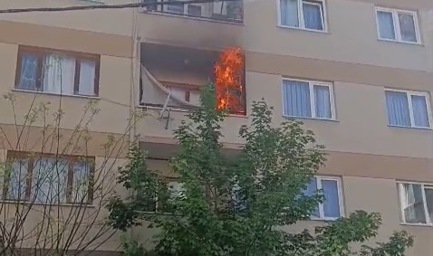 Bursa'da yanık unutulan sigara balkonu küle çevirdi