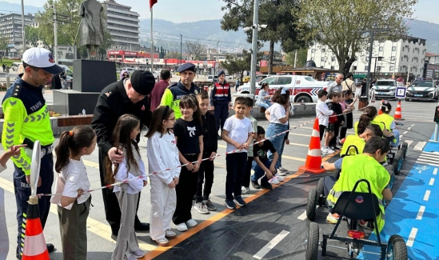 Bursa İl Jandarma Komutanlığı'ndan öğrencilere trafik dersi