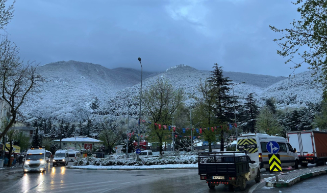 Bursa'nın zirvesi Uludağ'a Nisan ayında kar yağdı
