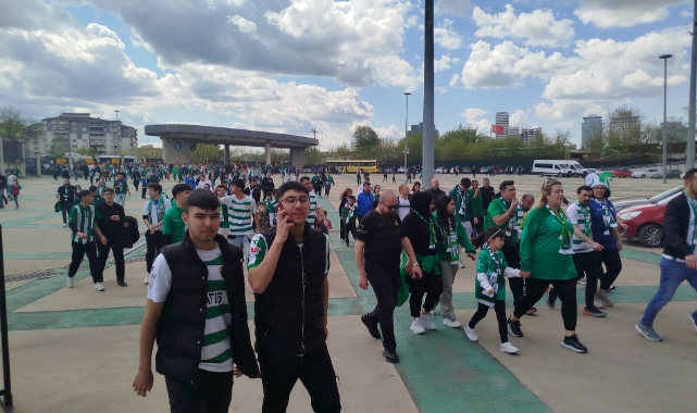 Bursaspor taraftarı stadyuma akın ediyor