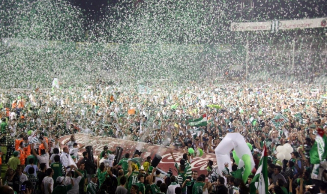 Bursaspor'un şampiyonluğu 15 yıl önce yaşanan anları hatırlattı