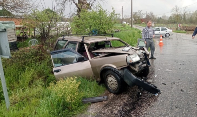 Çanakkale'de tır ile otomobil çarpıştı: 1 yaralı