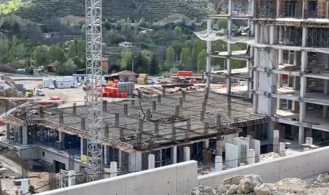 Çankırı'da hastane inşaatındaki kule vinçten düşen işçi öldü