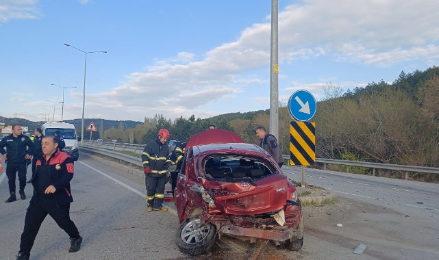 Çorum’da iki otomobil çarpıştı: 3 yaralı