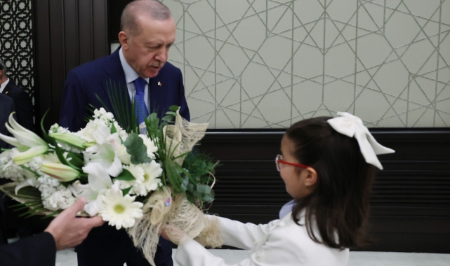 Cumhurbaşkanı Erdoğan 23 Nisan’da minik misafirlerini ağırladı