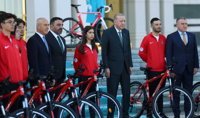 Cumhurbaşkanı Erdoğan 60'ıncı Cumhurbaşkanlığı Türkiye Bisiklet Turu tanıtımına katıldı