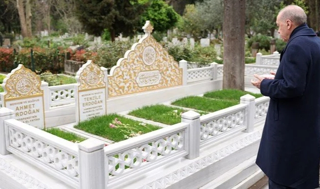 Cumhurbaşkanı Erdoğan'dan kabir ziyareti