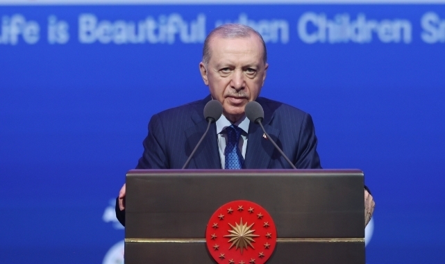 Cumhurbaşkanı Erdoğan: "Depremi günlük siyasetin dışında tutalım"