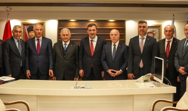 Cumhurbaşkanı Yardımcısı Yılmaz Büyükşehir Belediyesi’ni ziyaret etti
