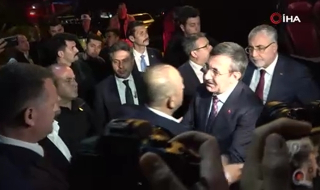 Cumhurbaşkanı Yardımcısı Yılmaz'dan Mevlüt Çavuşoğlu'na taziye ziyareti