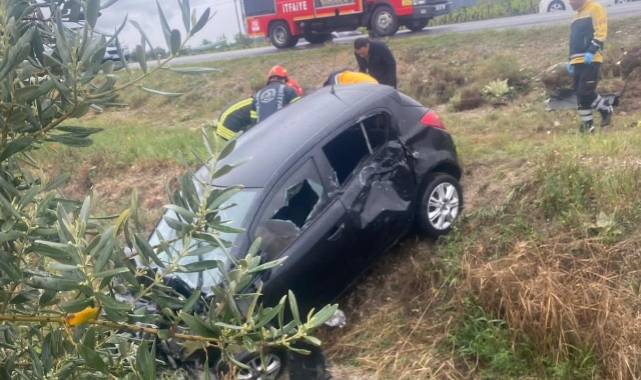 Denizli’de karşı yönden gelen iki araç kafa kafaya çarpıştı: 4 yaralı