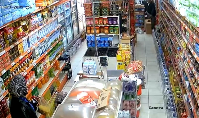 Depreme markette yakalandılar: Ürünler yere düştü