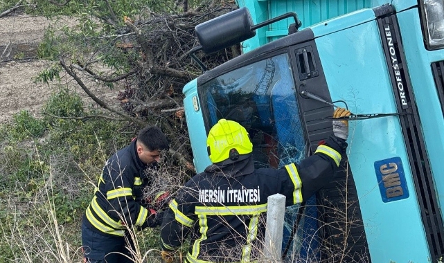 Devrilen kamyondan yaralı kurtuldu