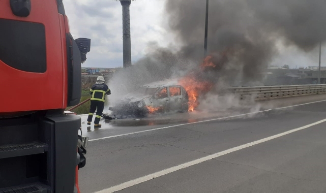 Diyarbakır'da trafik kazası: Araçlardan biri alev aldı
