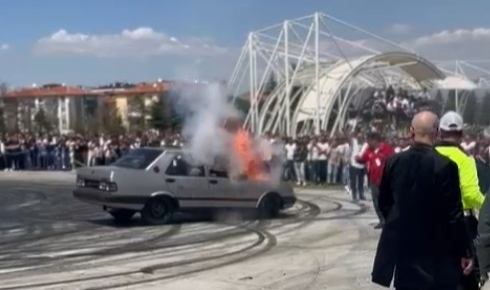 Drift atan Tofaş alev aldı