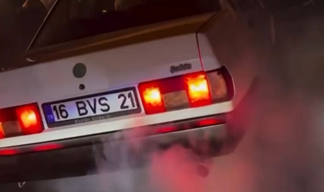 Drift atıp trafiği tehlikeye soktular