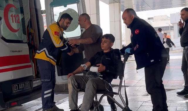 Elazığ'da 14 yaşındaki çocuk çapa makinesine elini kaptırdı