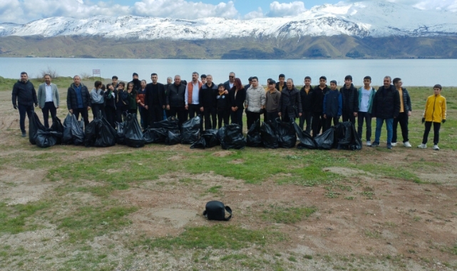 Elazığ Hazar Gölü çevresinde temizlik yapıldı