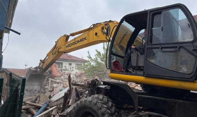 Erenler’de metruk binalar yıkılıyor