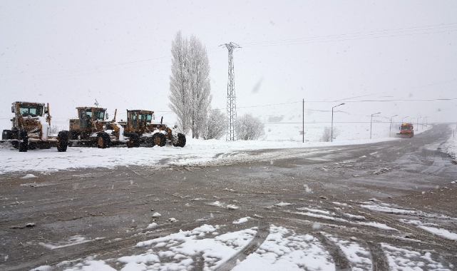 Erzincan’ın yüksek kesimlerinde kar yağışı sürüyor