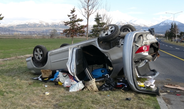 Erzurum'da ters yöne giren cip otomobille çarpıştı! 2 yaralı