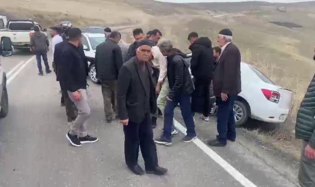 Erzurum'da viraja kontrolsüz giren iki otomobil çarpıştı: 9 yaralı