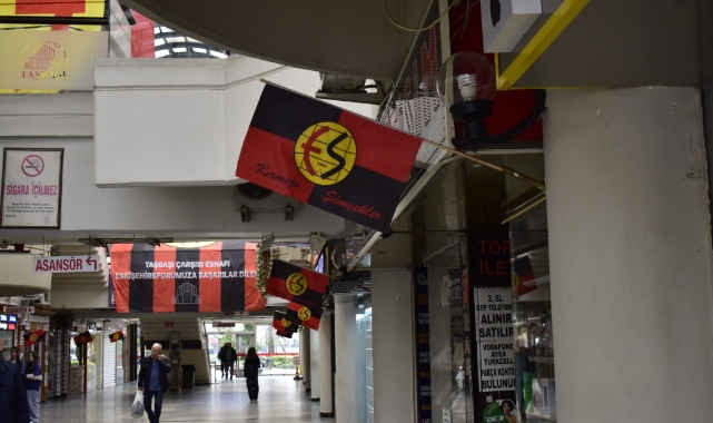 Eskişehir'de maç heyecanı: Kent kırmızı-siyaha büründü