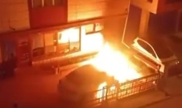 Eskişehir'de park halindeki otomobili kundaklayıp kaçtı