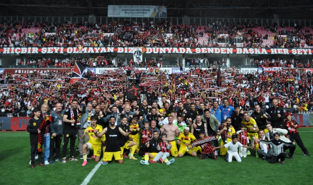 Eskişehirspor şampiyonluk kapısını araladı