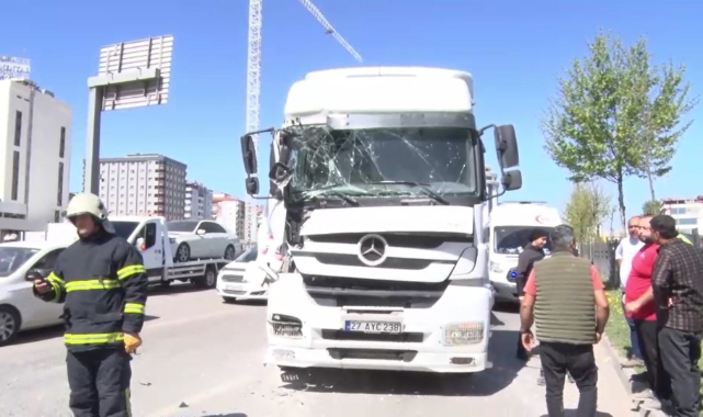 Gaziantep'te 2 tır çarpıştı