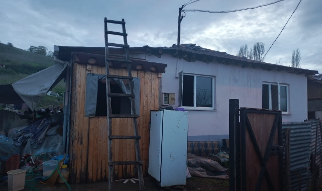 Gönen'de müstakil ev yangında kül oldu
