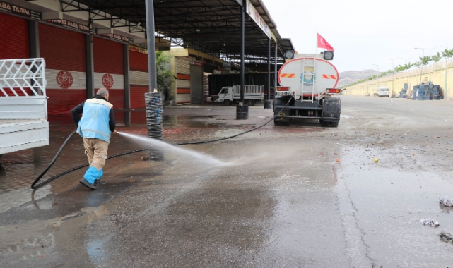 Hal pazarında kapsamlı temizlik çalışması