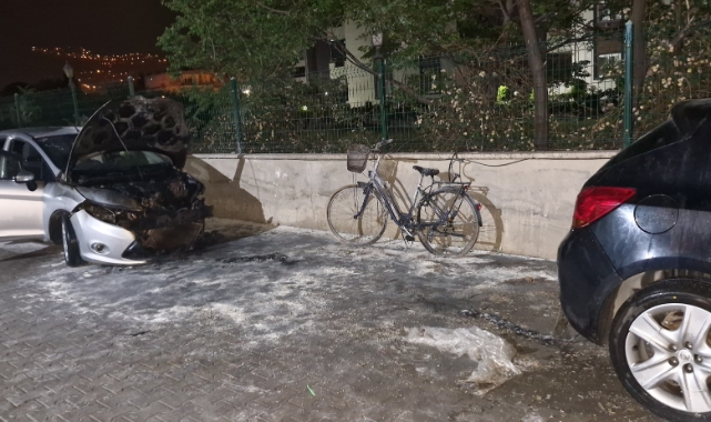 Hatay’da park halindeki otomobilde yangın