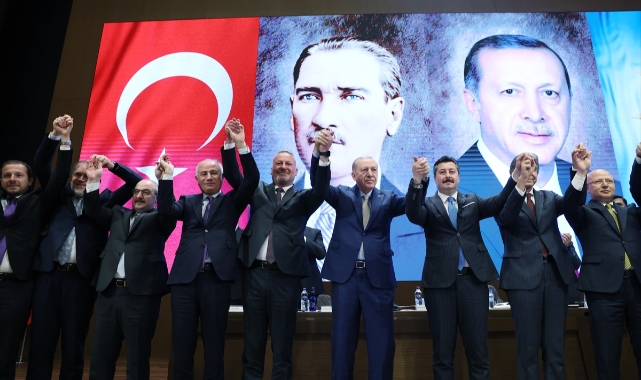 İYİ Parti'den istifa eden Özel ve Karabatı AK Parti'ye geçti