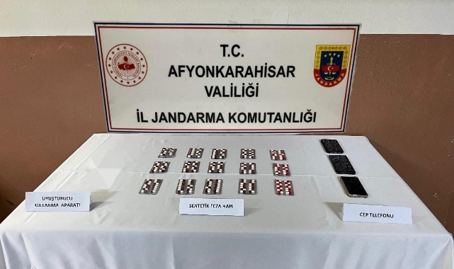 Jandarma 208 adet uyuşturucu hap ele geçirdi