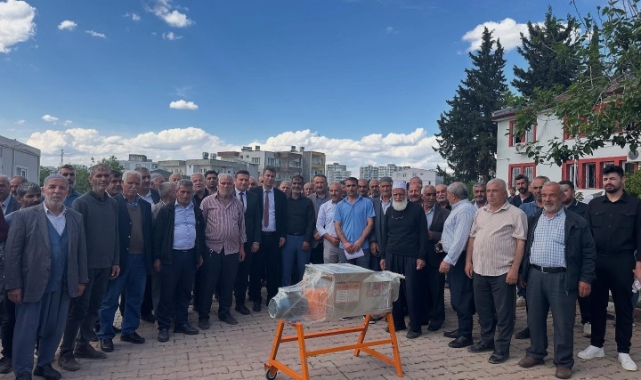 Kahta'daki 99 çiftçiye üzüm sıkma makinesi dağıtıldı