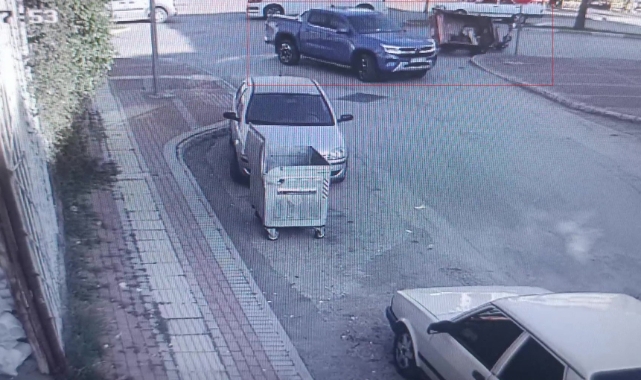 Kamyonetin çarptığı üç tekerli motosikletinin altında kaldı