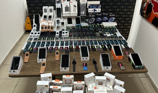 Karabük'te kaçakçılık operasyonu! Çok sayıda telefon ve elektronik eşya ele geçirildi