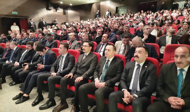 Kars’ta en çok kitap okuyan öğrenci ve veliler ödüllendirildi