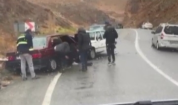 Kars'ta iki araç çarpıştı! 4 yaralı