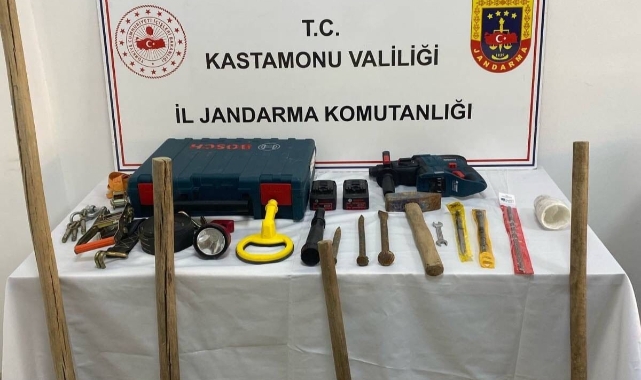 Kastamonu’da izinsiz kazı yapan şahıslara jandarmadan suçüstü