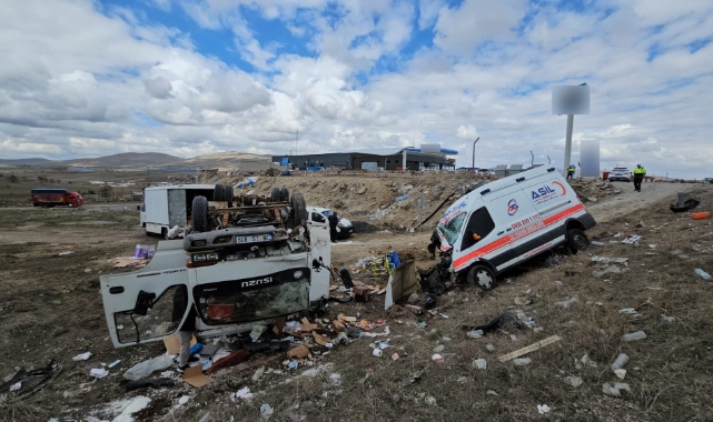 Kayseri'de feci kaza! Ambulans ile kamyonet çarpıştı