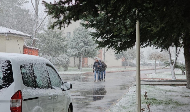 Kayseri'de kar yağışı etkili oluyor