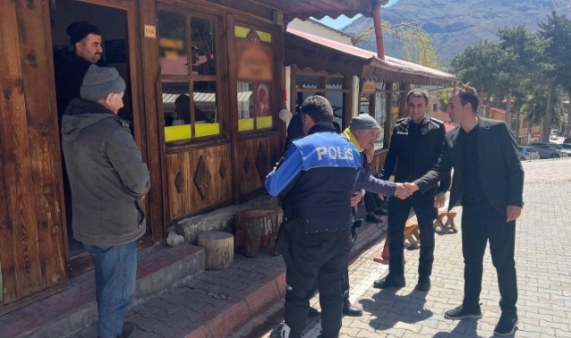 Kemaliye’de polis ekipleri vatandaşlar için sahada