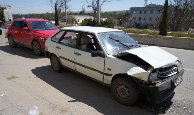 Kırıkkale'de zincirleme kazada anne ve 3 çocuğu yaralandı