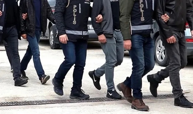 Kırmızı bültenle aranan şüpheliler Gürcistan'dan Türkiye'ye iade edildi