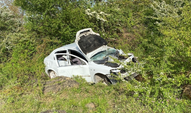 Kocaeli'de kontrolden çıkan otomobil şarampole uçtu: 2 yaralı