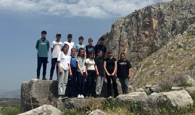 Kozanda çocuklar kent konseyi ile tarihi yerleri öğreniyor