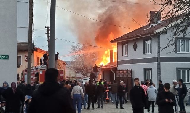 Kütahya’da yanan ev kullanılamaz hale geldi